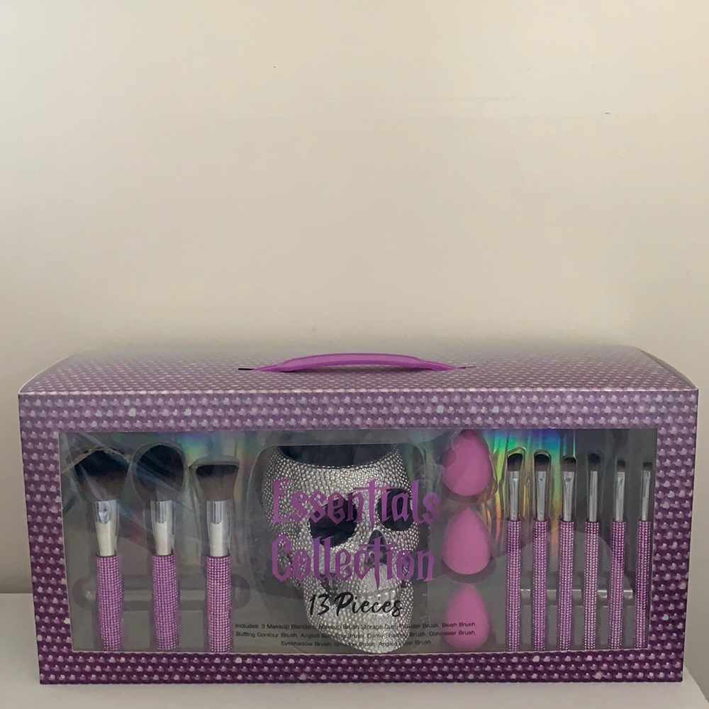Essentials Collection Make up Brushes with Holder. Brand New.